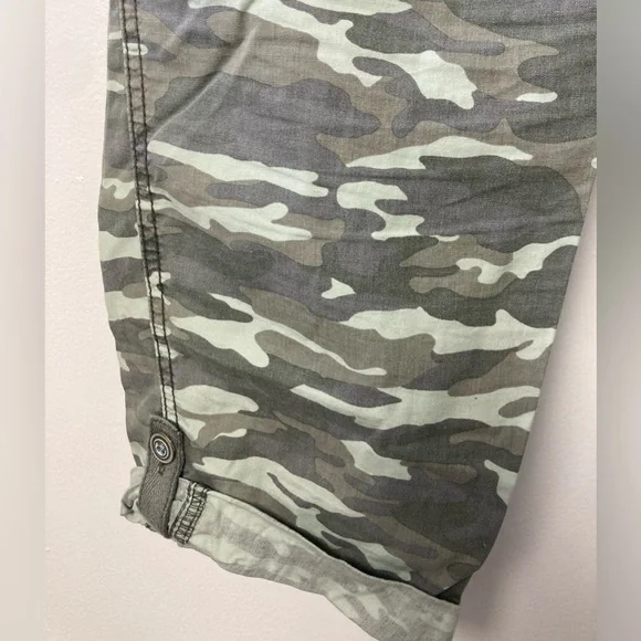Motherhood Maternity Camo Pants Over the Belly Size Large - Picture 7 of 9